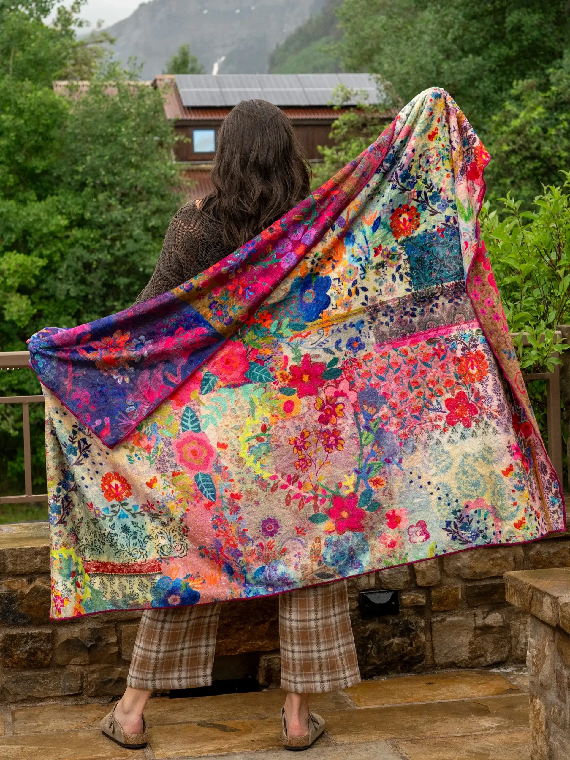 Double-Sided Cozy Throw Blanket - Jewel Border