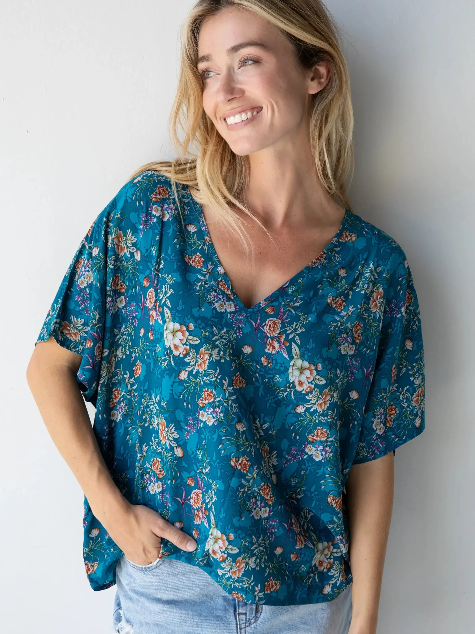 Easy V-Neck Top - Turquoise Roses